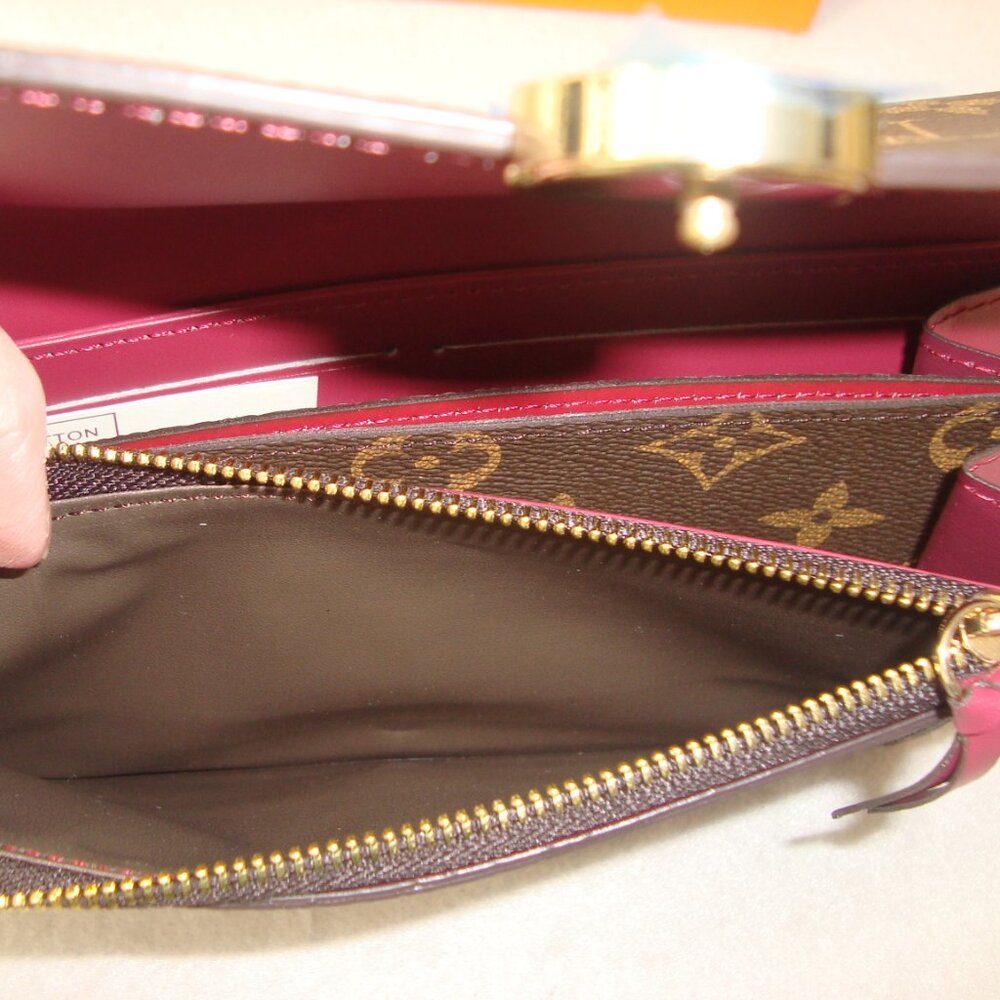 Designer-Look Wallet (Make Offer) - Picture 11 of 12